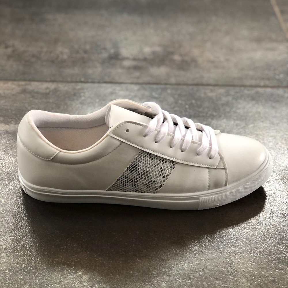 Boohoo Man White snake print sneakers